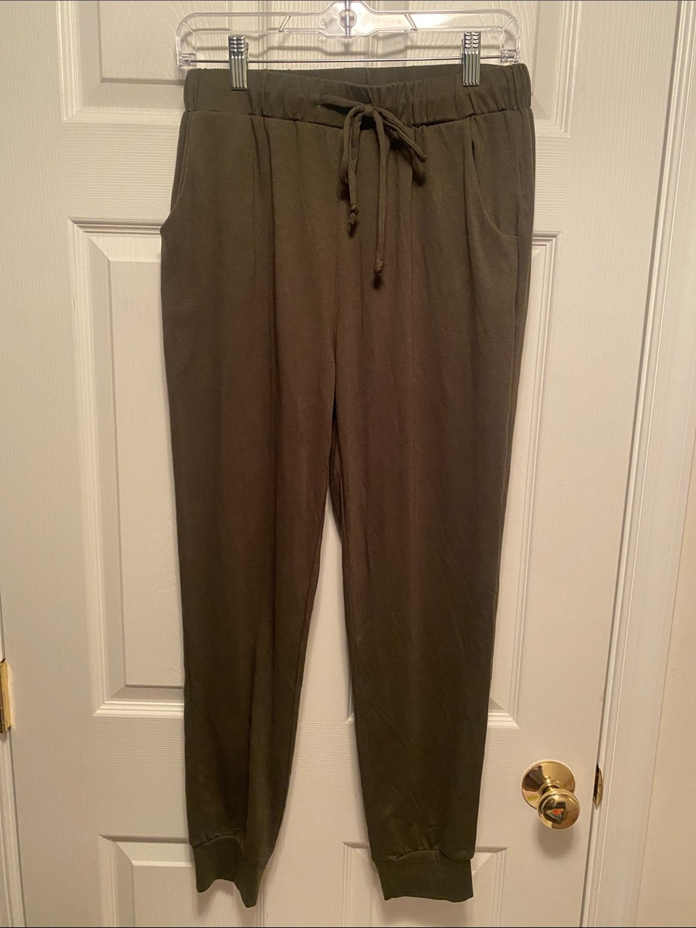 Women’s Olive Drawstring Waist Joggers…size M
